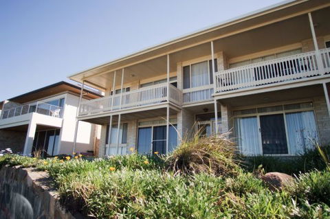 The Dolphins 1 - Accommodation Sunshine Coast 0