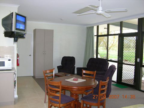 Myrtleford Masonic Units - Accommodation Sunshine Coast 1