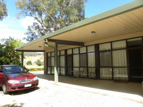 Myrtleford Masonic Units - Accommodation Sunshine Coast 3