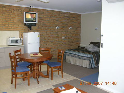 Myrtleford Masonic Units - Accommodation Sunshine Coast 4