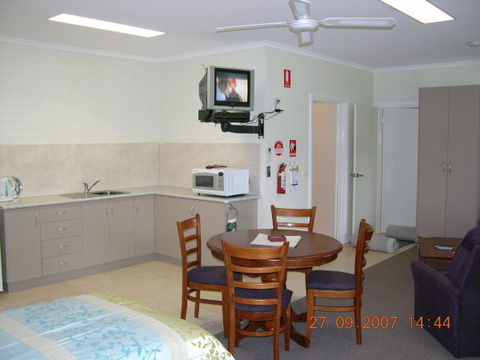 Myrtleford Masonic Units - Accommodation Sunshine Coast 5