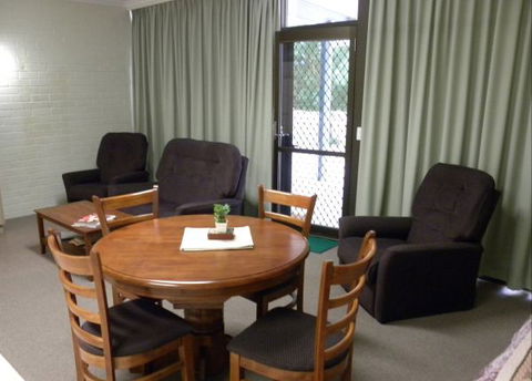 Myrtleford Masonic Units - Accommodation Sunshine Coast 8