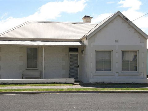 Fensom's Holiday Home - Accommodation Sunshine Coast 0