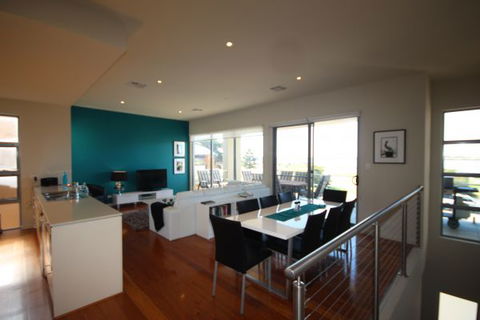 LJ Hooker Goolwa Holiday Rentals - 42 Underwood Avenue, Goolwa Beach - Accommodation Sunshine Coast 2