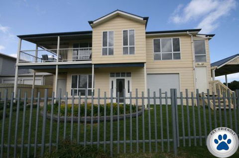 LJ Hooker Goolwa Holiday Rentals - 42 Underwood Avenue, Goolwa Beach - Accommodation Sunshine Coast 4
