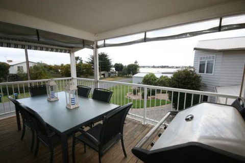 LJ Hooker Goolwa Holiday Rentals - 42 Underwood Avenue, Goolwa Beach - Accommodation Sunshine Coast 6
