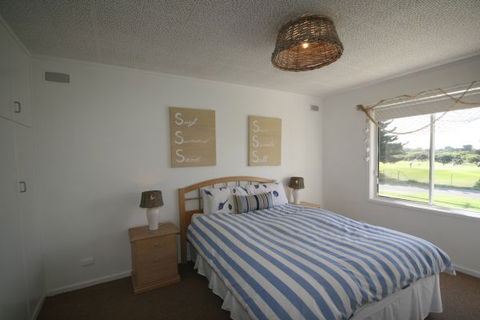 LJ Hooker Goolwa Holiday Rentals - 42 Underwood Avenue, Goolwa Beach - Accommodation Sunshine Coast 9