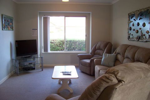 Marina Villa - Accommodation Sunshine Coast 1