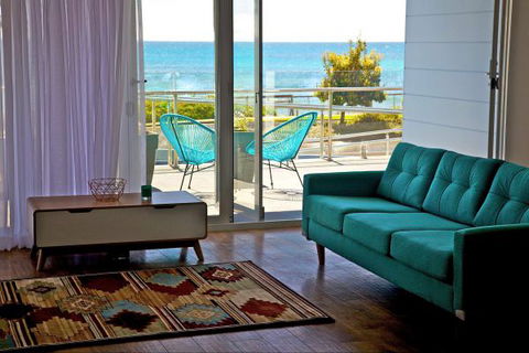 Penguin Beachfront Apartments - Accommodation Sunshine Coast 2