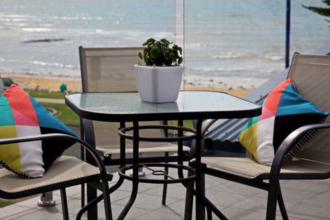 Penguin Beachfront Apartments - Accommodation Sunshine Coast 6