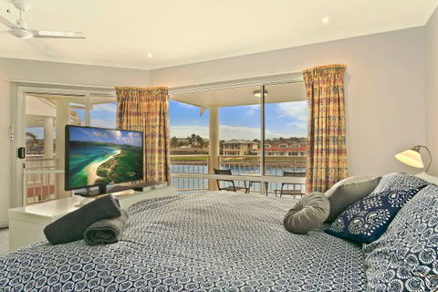 SALT Waterfront Apartment - Accommodation Sunshine Coast 3
