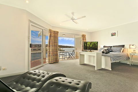 SALT Waterfront Apartment - Accommodation Sunshine Coast 4