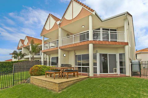 SALT Waterfront Apartment - Accommodation Sunshine Coast 8