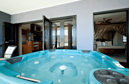 Waterfront Whitsunday Retreat - Accommodation Sunshine Coast 0