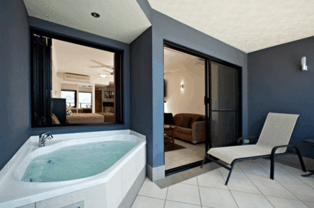 Waterfront Whitsunday Retreat - Accommodation Sunshine Coast 2