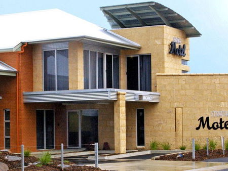 Strath Motel - Accommodation Sunshine Coast 0