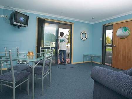 Strahan Bungalows - Accommodation Sunshine Coast 2