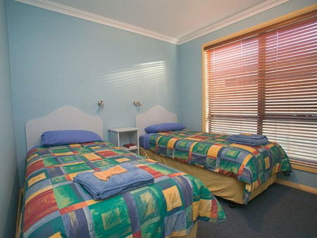Strahan Bungalows - Accommodation Sunshine Coast 4