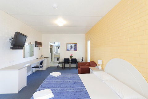 Statesman Motor Inn - Accommodation Sunshine Coast 1