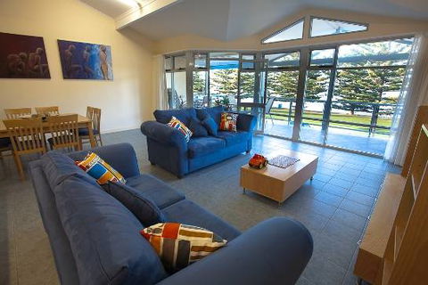 Port Lincoln Foreshore Apartments - Accommodation Sunshine Coast 3