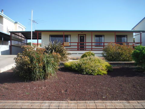 Kenny's Retreat - Accommodation Sunshine Coast 0