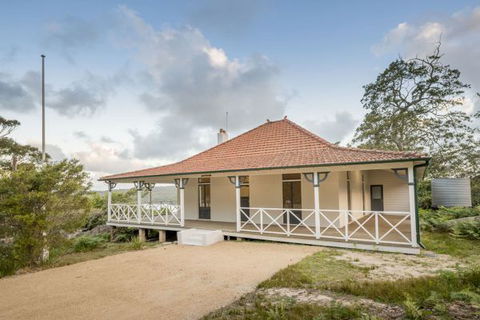 Hilltop Cottage - Accommodation Sunshine Coast 0
