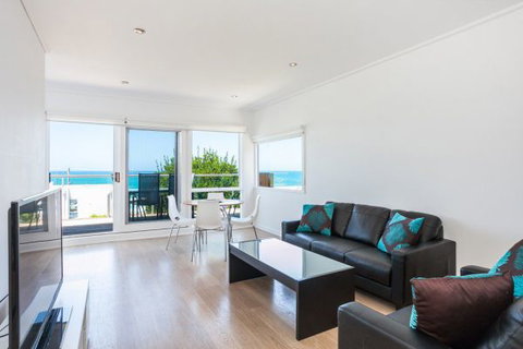 Lorne Beach Accom - Accommodation Sunshine Coast 2