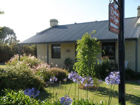 Dalton On The Lake - Accommodation Sunshine Coast 1
