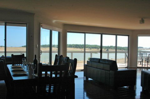 Parrydyse Clayton Bay - Accommodation Sunshine Coast 0