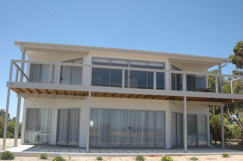 Parrydyse Clayton Bay - Accommodation Sunshine Coast 2