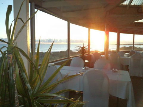 African Reef Resort Hotel - Accommodation Sunshine Coast 0