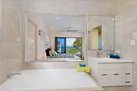 Akama Vista - Couple's Retreat - Accommodation Sunshine Coast 4