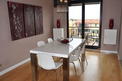 Best Apartment In The Heart Of Sydney’s Little Italy - Accommodation Sunshine Coast 3