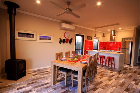 Coorong Cabins - Accommodation Sunshine Coast 2