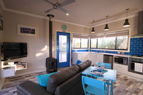 Coorong Cabins - Accommodation Sunshine Coast 4