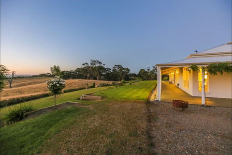 Jura House - Accommodation Sunshine Coast 0