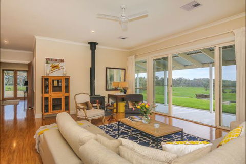 Jura House - Accommodation Sunshine Coast 2