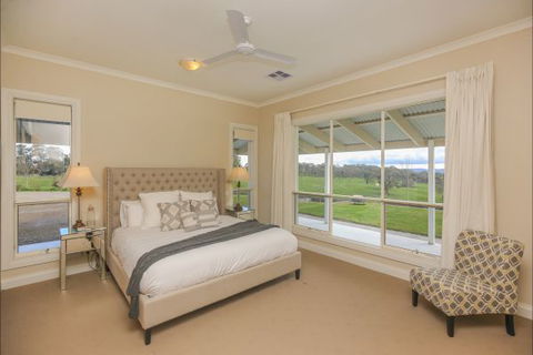 Jura House - Accommodation Sunshine Coast 5