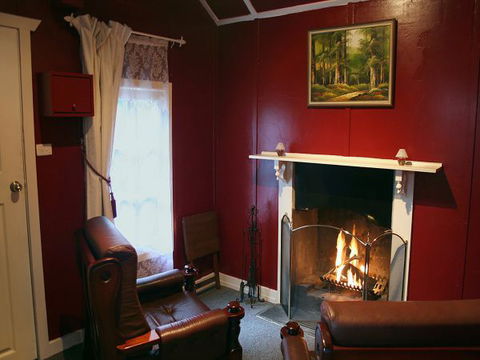 Lotus Lodges: Hush Cottage & Charmed Cabin - Accommodation Sunshine Coast 2