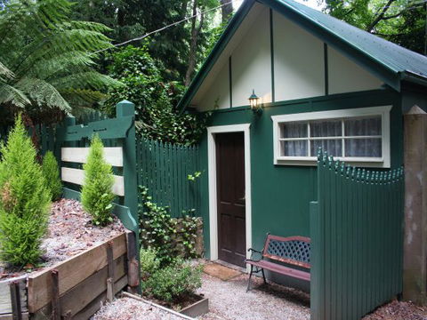 Lotus Lodges: Hush Cottage & Charmed Cabin - Accommodation Sunshine Coast 4