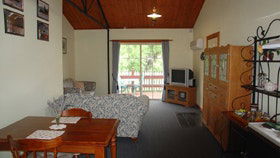 The Old Oak Bed And Breakfast - The Shearing Shed - Accommodation Sunshine Coast 0