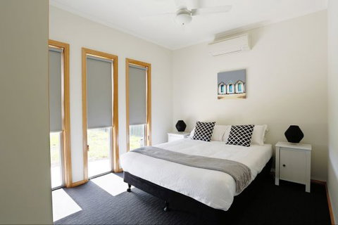 RED FIN Part Of BLUE FIN HOLIDAY HOMES - Accommodation Sunshine Coast 4