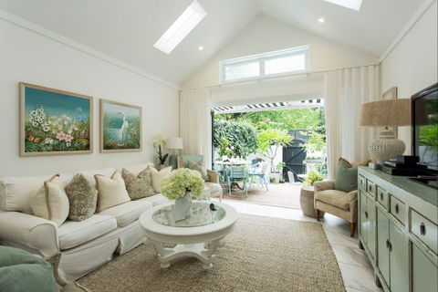 Stylish Interiors In The Bay - Accommodation Sunshine Coast 0