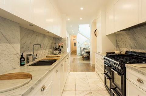 Stylish Interiors In The Bay - Accommodation Sunshine Coast 4