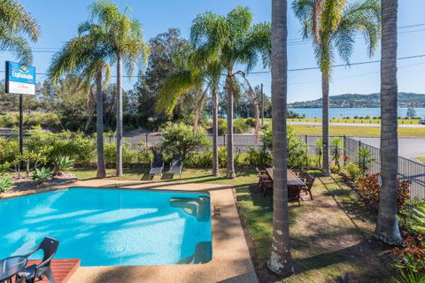 The Esplanade Motel - Accommodation Sunshine Coast 2