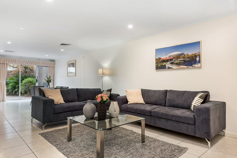 Adelaide Style Accommodation - Close To City In Stylish North Adelaide - Accommodation Sunshine Coast 0