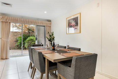 Adelaide Style Accommodation - Close To City In Stylish North Adelaide - Accommodation Sunshine Coast 3