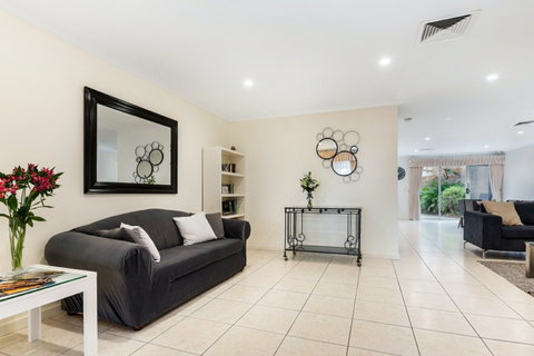Adelaide Style Accommodation - Close To City In Stylish North Adelaide - Accommodation Sunshine Coast 9