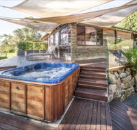 Coach House Hill Cottage - Accommodation Sunshine Coast