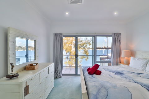 El Lago Jetty - Accommodation Sunshine Coast 4